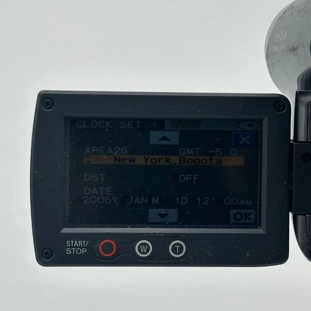 Sony DCR-DVD305 Handycam Camcorder With Original Box & SD Card Mega Pixel